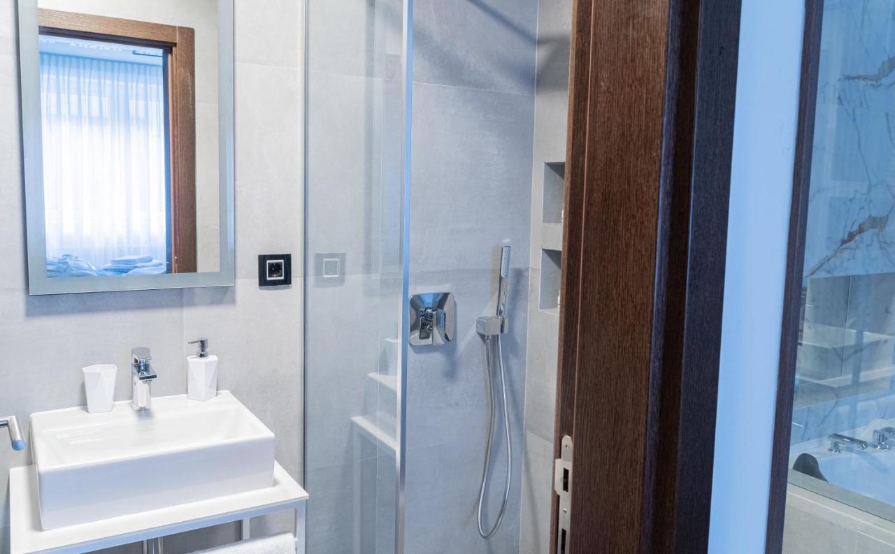 9 Nine - Luxury Apartments & Suites Belgrado Buitenkant foto